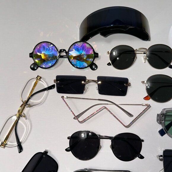 18 SUNGLASSES + 12 CASES - Picture 3 of 7